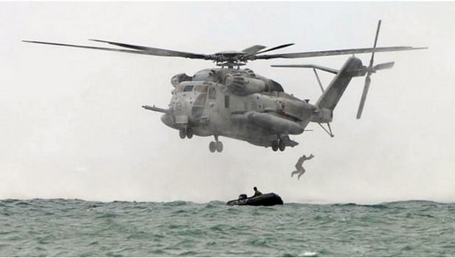 ​Dos helicópteros militares de EE.UU. colisionan en pleno vuelo sobre Hawai