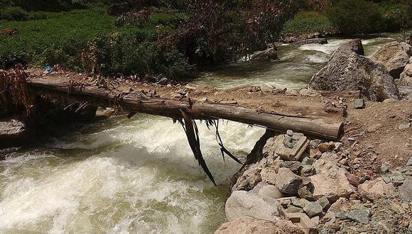Junín: Puente rústico se convierte en una trampa mortal ante incremento de caudal 
