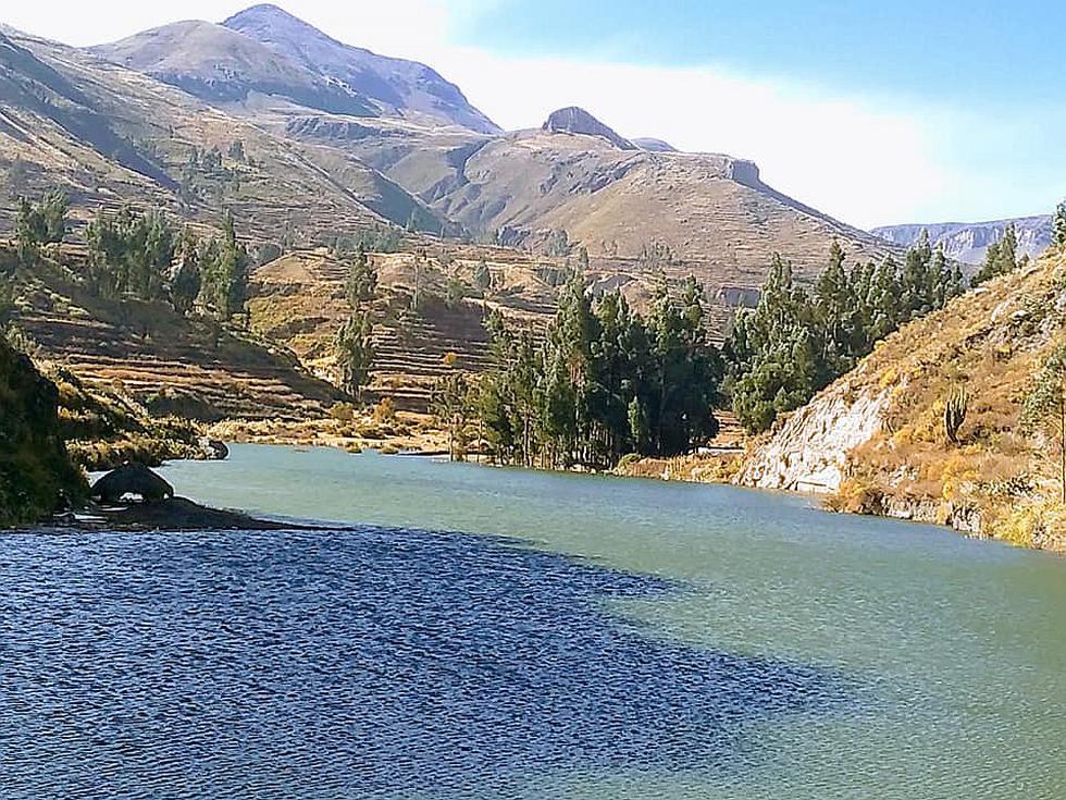 Deslizamiento en río Colca: En una semana recién retirarán tierra para drenar (FOTOS)