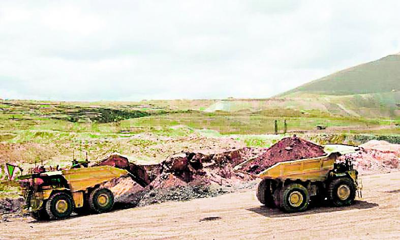 Yanacocha gana juicio de terreno a campesinos