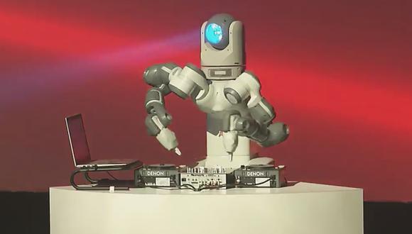 ​DJ robot causa sensación en discoteca (VIDEO y FOTOS)