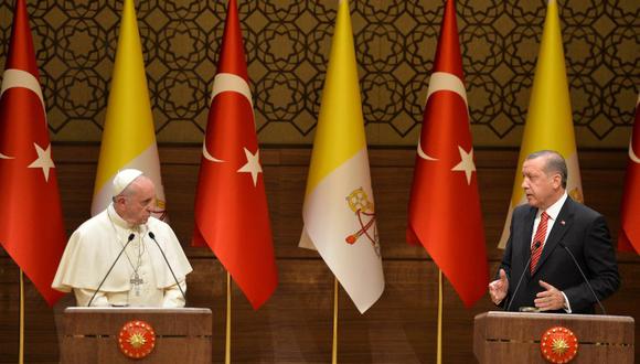 Turquía: ​papa pide "diálogo interreligioso" y Erdogan denuncia "islamofobia"
