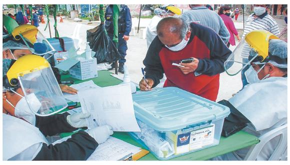 El distrito esperancino fue el que más infectados de Covid-19 registró en las últimas 24 horas en La Libertad. Alcalde Martín Namay lamenta que población peca de “desobediente” y admite posible segunda ola de contagios.