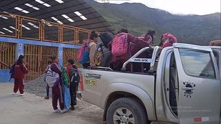 Estudiantes de Salcabamba caminan casi tres horas para asistir a clases