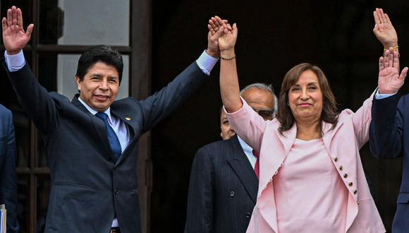 Pedro Castillo y Dina Boluarte después de una reunión con una misión de la OEA en el Palacio de Gobierno en Lima el 21 de noviembre de 2022. (Foto: Archivo)