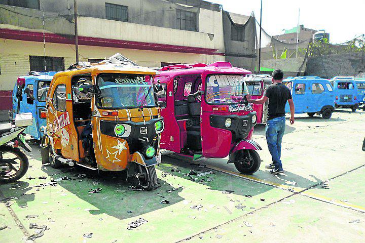 Realizan campaña contra mototaxis con lunas polarizadas