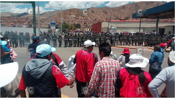 ​Cusco: profesores se enfrentan a PNP y buscan tomar Aeropuerto Velasco Astete 