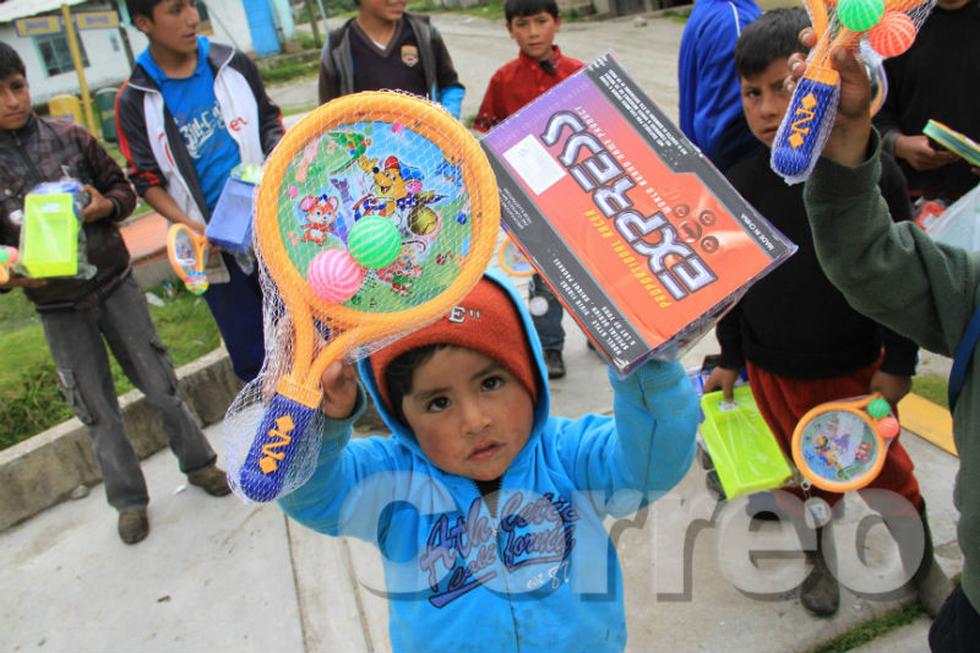Correo hizo realidad el milagro de Navidad para los niños de Comas (FOTOS)