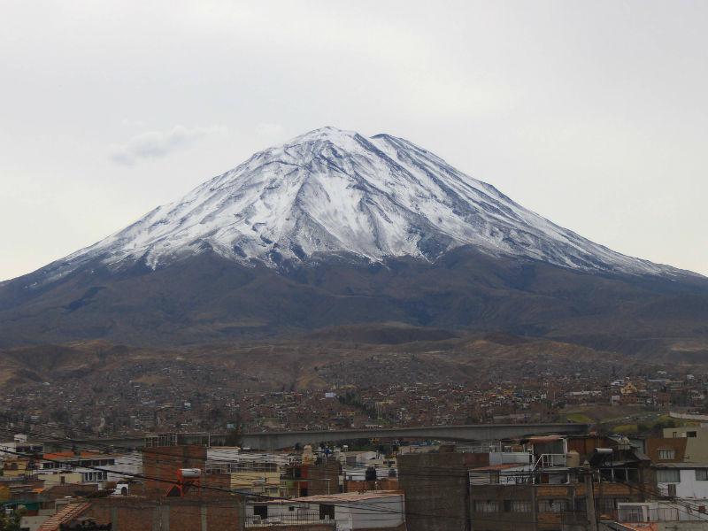 Arequipa: Actividad del volcán Misti mantiene bajo nivel