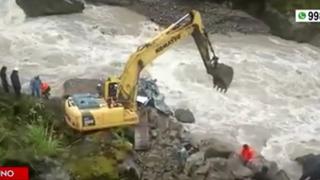 Minivan cae al río Inambari en Puno y todos los pasajeros están desaparecidos (VIDEO)