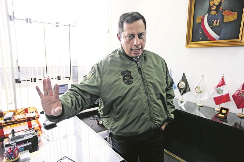 Óscar López Meneses denuncia a Vega por irregular resguardo policial