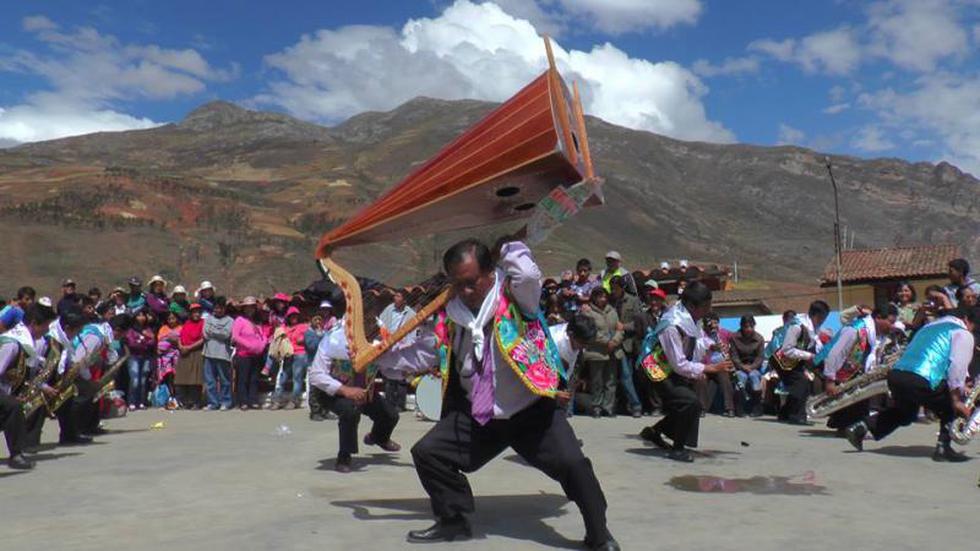 Orquestas hacen bailar a miles que visitan Muruhuay 