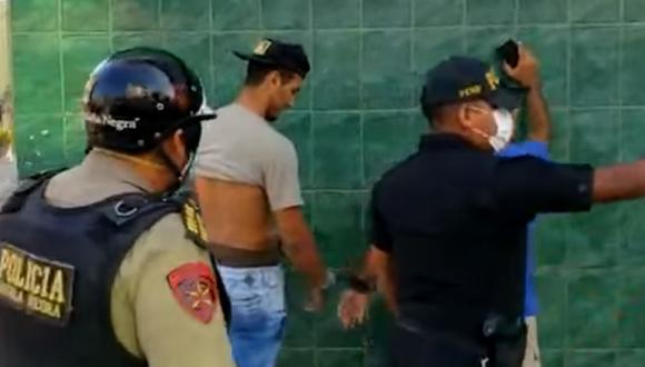 Coronavirus | Grupo de extranjeros detenidos por jugar casino en plena avenida durante la cuarentena [VIDEO]