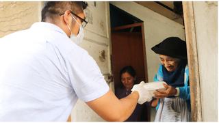 Coronavirus Perú: regidor de San Luis entrega alimentos a personas de la tercera edad (FOTOS)