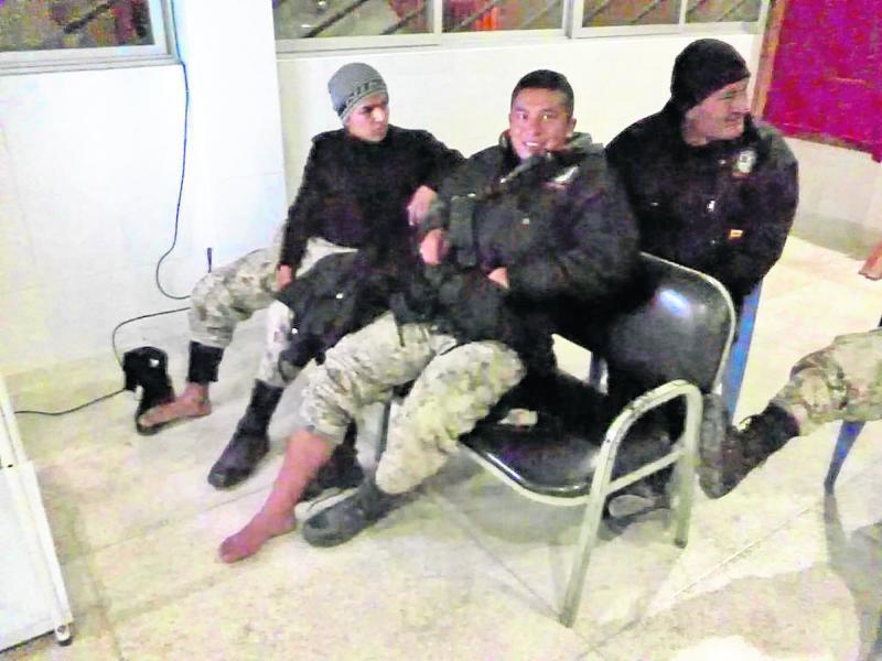 Serenos resultan heridos en persecución a asaltantes 