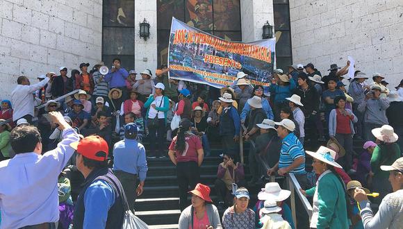 ​Manifestantes bloquean ingreso a Poder Judicial en Arequipa