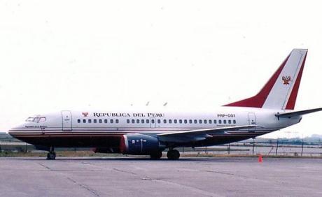 "Avión parrandero": Historia del Boeing 737-528
