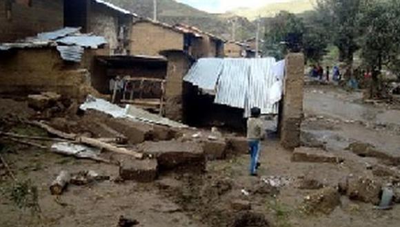 Huancavelica: Distrito incomunicado por deslizamiento de cerro