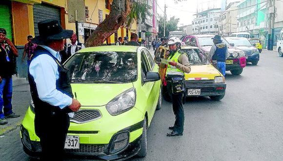 La municipalidad inicia operativos contra los 4,000 taxis informales