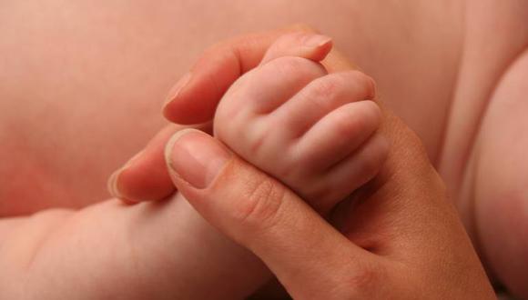 Una inflamación de la piel común en recién nacidos, causada por el exceso de producción de grasa en las glándulas sebáceas.