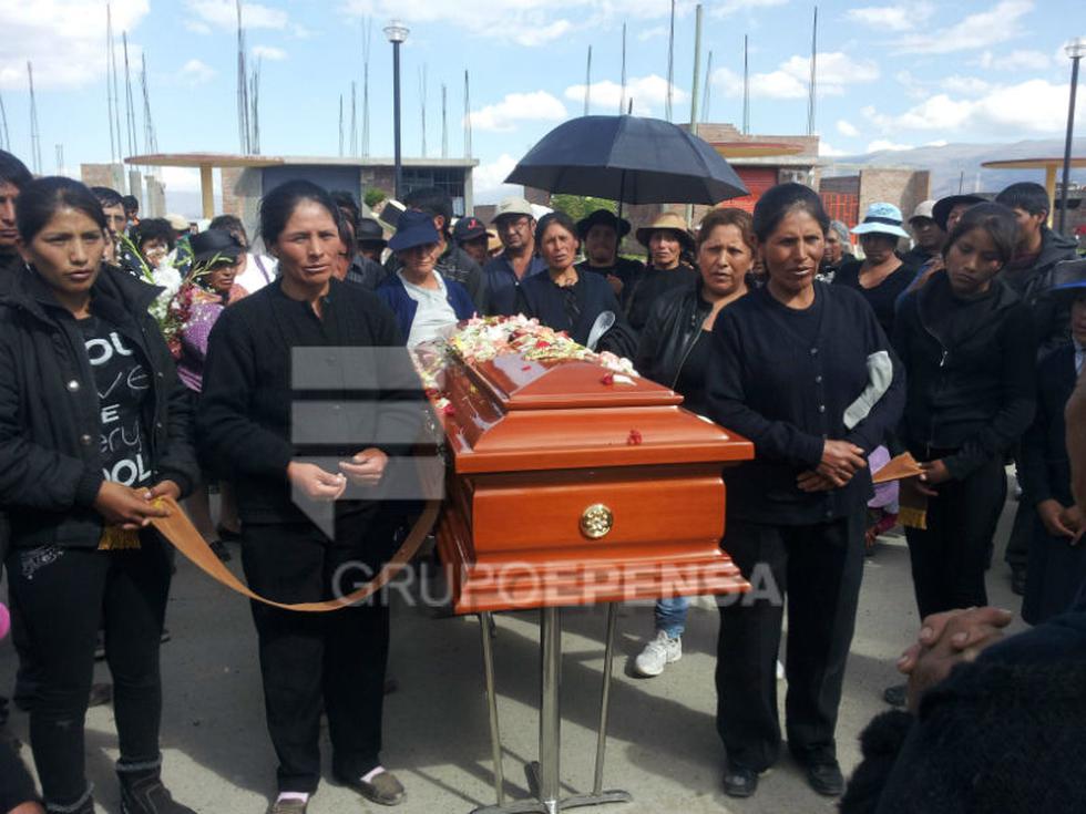 Viudas de obrero le dan juntas el ultimo adiós 