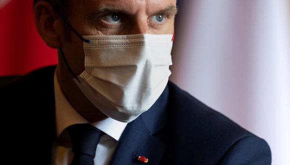 “Algunos de ustedes han escuchado rumores falsos, algunos de ellos son basura, hay que decirlo”, dijo en el video el presidente de Francia, Emmanuel Macron. (Charly TRIBALLEAU / AFP)