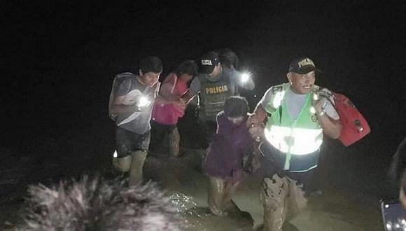Rescataron a familia atrapada en vehículo tras huaico en Arequipa