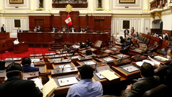 Edgar Alarcón, presidente de la Comisión de Fiscalización y Contraloría presentó varios audios donde revela coordinaciones de Martín Vizcarra con su secretaria sobre el caso Richard “Swing” (Foto: Congreso)