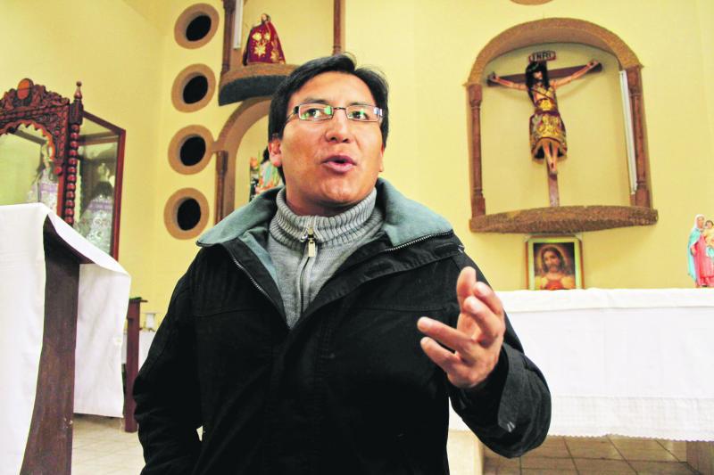 Iglesia católica suspende a sacerdote candidato a la alcaldía de Chilca