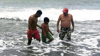 Salvavidas rescatan a dos menores en las playas