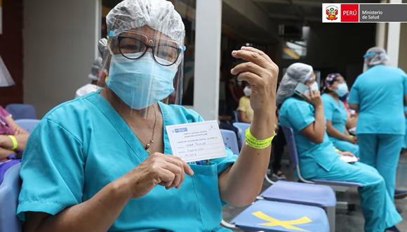 El personal de salud se vacunó con Sinopharm y siguen en la primera línea. (Foto: MINSA)