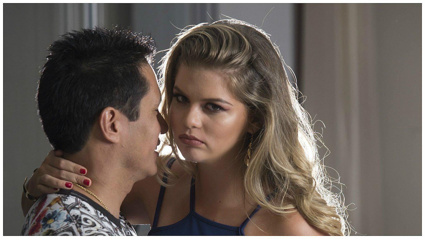 Renzo Costa publica esta foto íntima tras ruptura con Brunella Horna