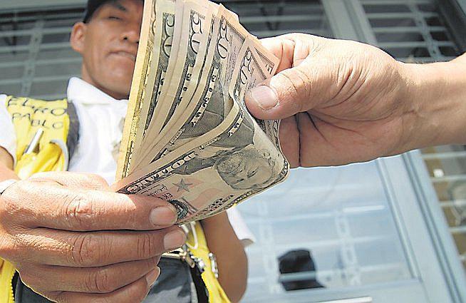 Conoce el precio del dólar al cierre de la sesión