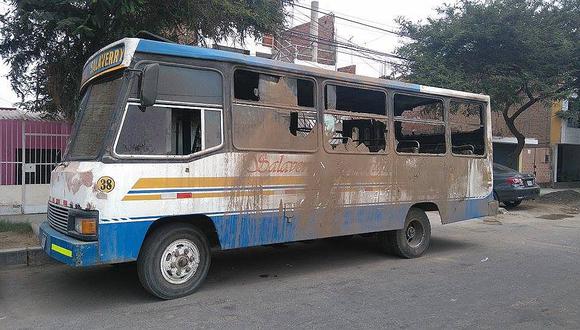 Trujillo: Extorsionadores queman microbús 