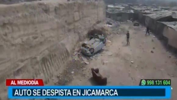 Auto se despistó en Jicamarca y conductor resultó con lesiones leves. Foto: captura Canal N