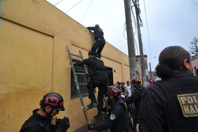 Cercado de Lima: Se registra incendio taller de madera esta mañana. Fotos: Diana Marcelo