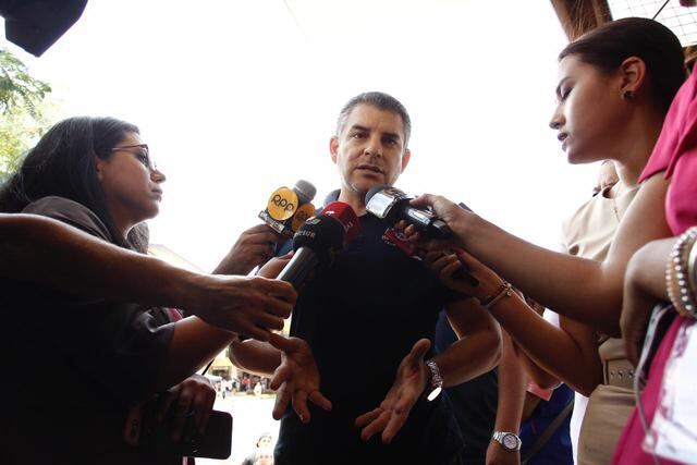 Rafael Vela acude a votar. Fotos: Leandro Britto/GEC