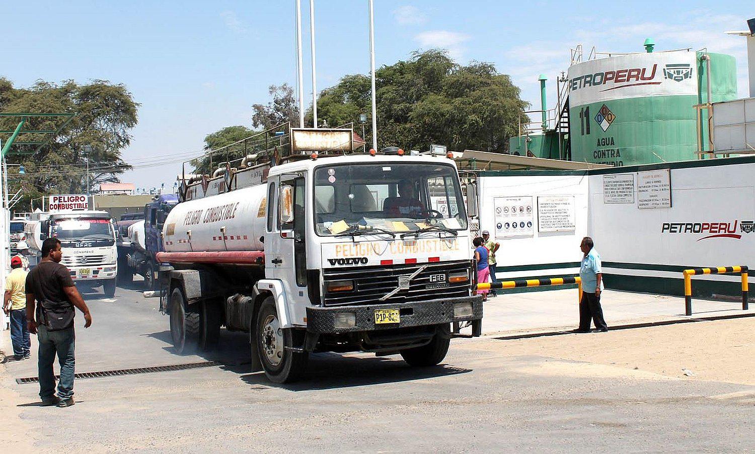 Asalto en sucursal de PetroPerú termina en balacera