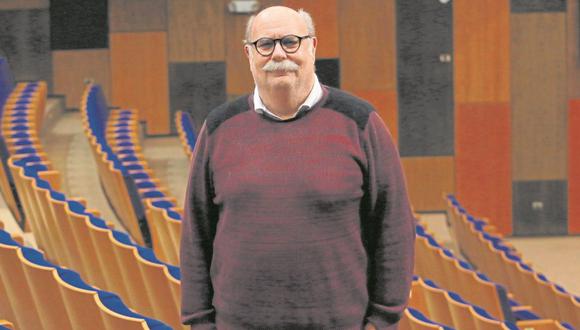 El actor y director cumple 50 años en las tablas. Cuenta que siente nervios antes de cada presentación y sostiene que la pandemia también cambió el teatro.