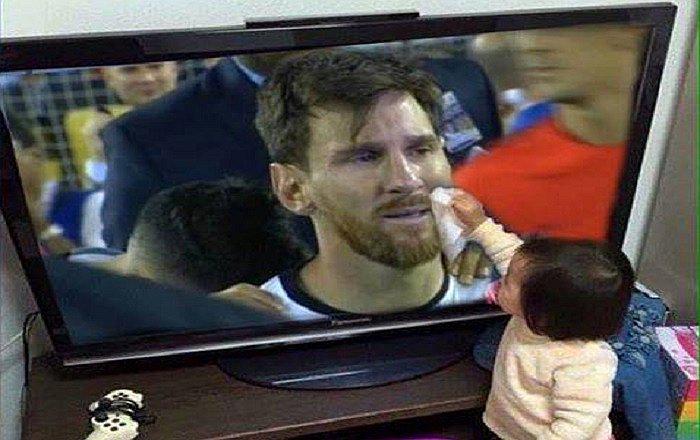 Lionel Messi: Imagen de niña secando sus lágrimas conmueve en redes