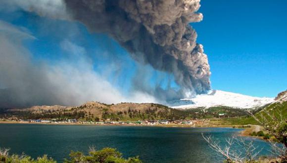 Declaran alerta amarilla por erupción del volcán Copahue