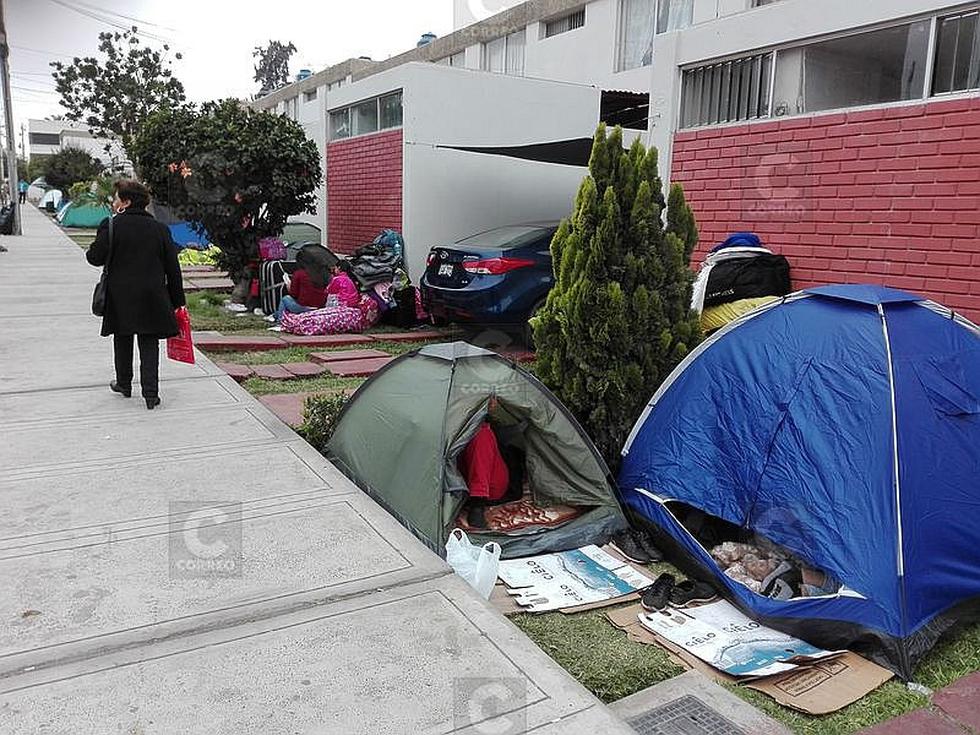Tacna: Venezolanos viven en la calle en espera de visa chilena