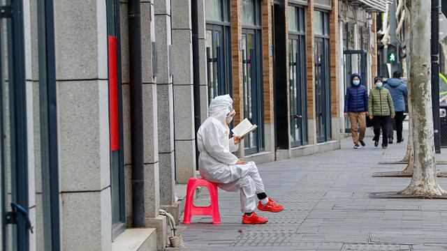 HUBEI, CHINA - APRIL 01: (CHINA MAINLAND OUT)The Wuhan people go out to enjoy the spring as the novel coronavirus stop spreading on 01th April, 2020 in Wuhan, Hubei,China.(Photo by TPG/Getty Images)