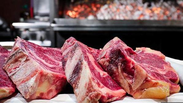 China: ​Mayor procesador de porcino declara "inhumano" el informe de la OMS