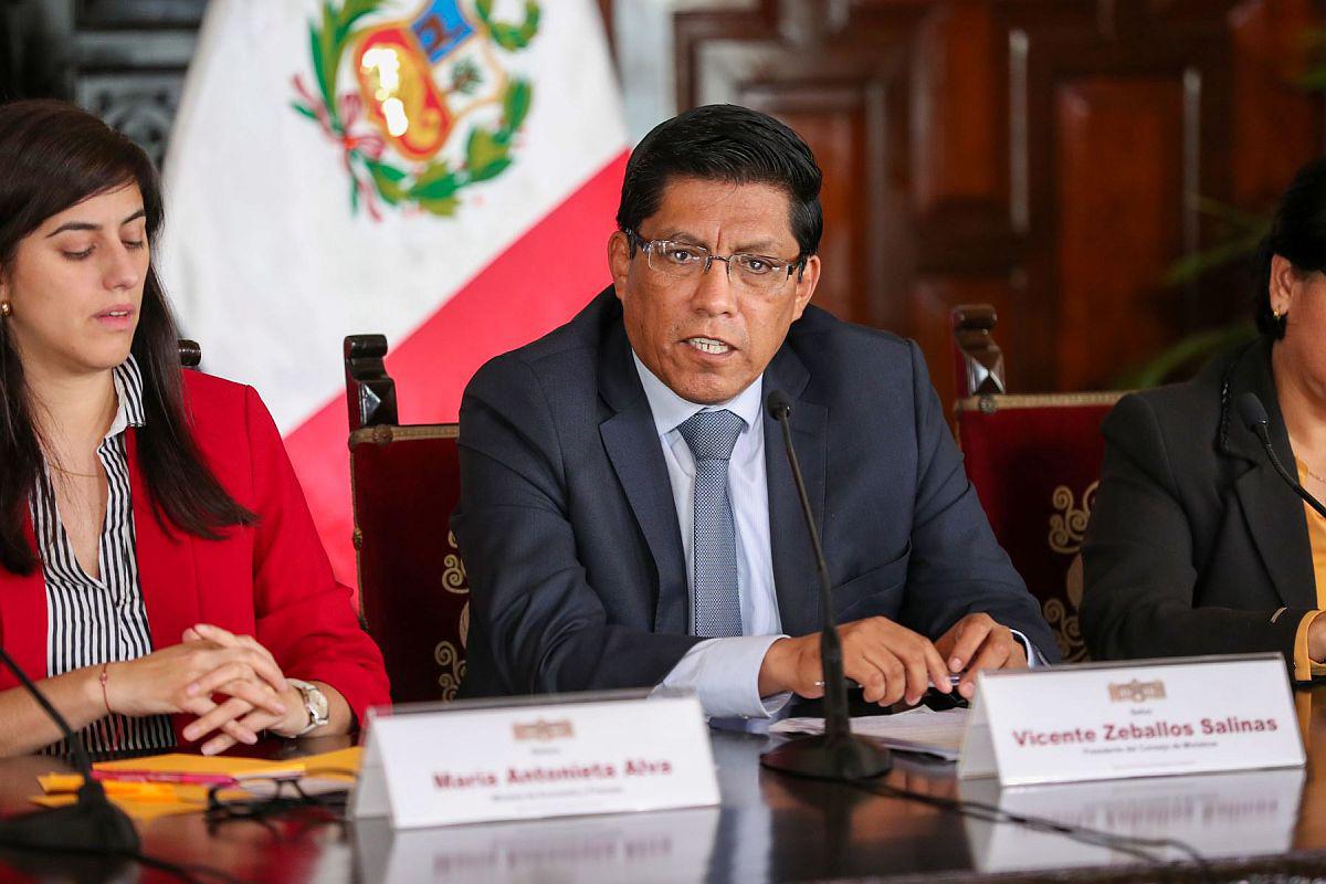El presidente del Consejo de Ministros, Vicente Zeballos, respaldó a la ministra María Antonieta Alva. (Foto: Difusión)