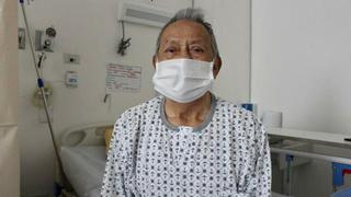Paciente de 84 años vence al COVID-19 y pasará la Navidad con su familia