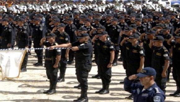 Honduras: Suspenden a 1400 policías por sospechas de corrupción