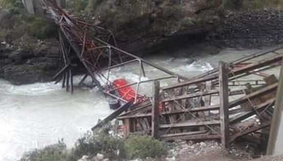 ​Puente se desploma y chofer de tráiler vive luego de caer al Mantaro (VIDEO)