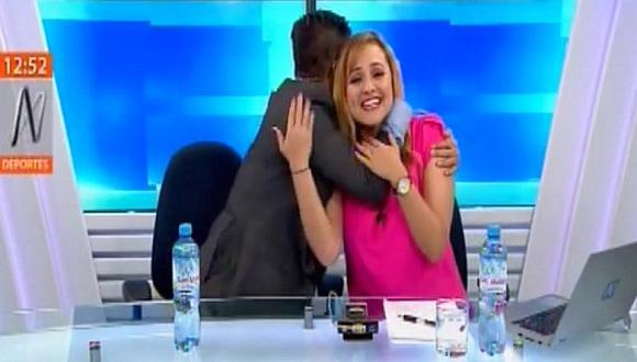 Erick Osores abraza en vivo a Carla Tello y arremete contra feministas que "están mal de la cabeza"