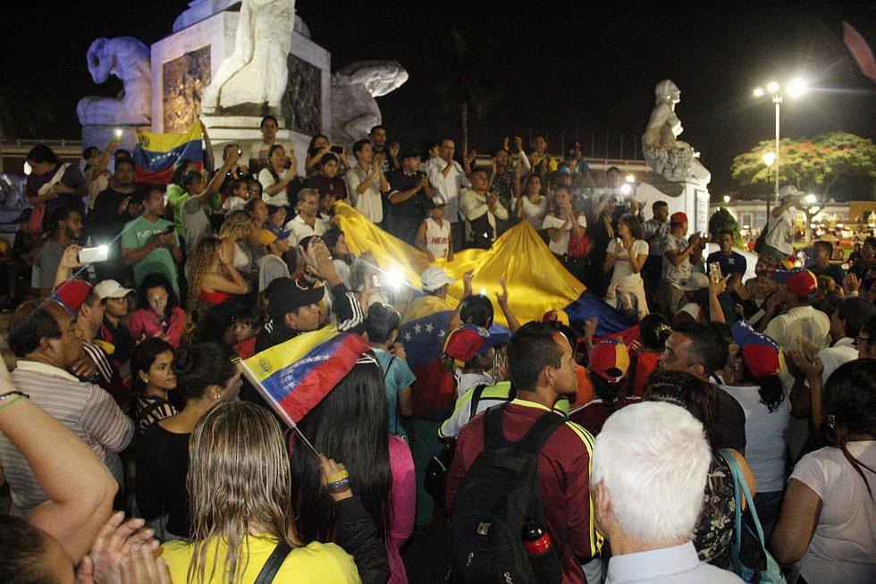Venezolanos en Trujillo salen a las calles y respaldan a Juan Guaidó (VIDEO Y FOTOS) 